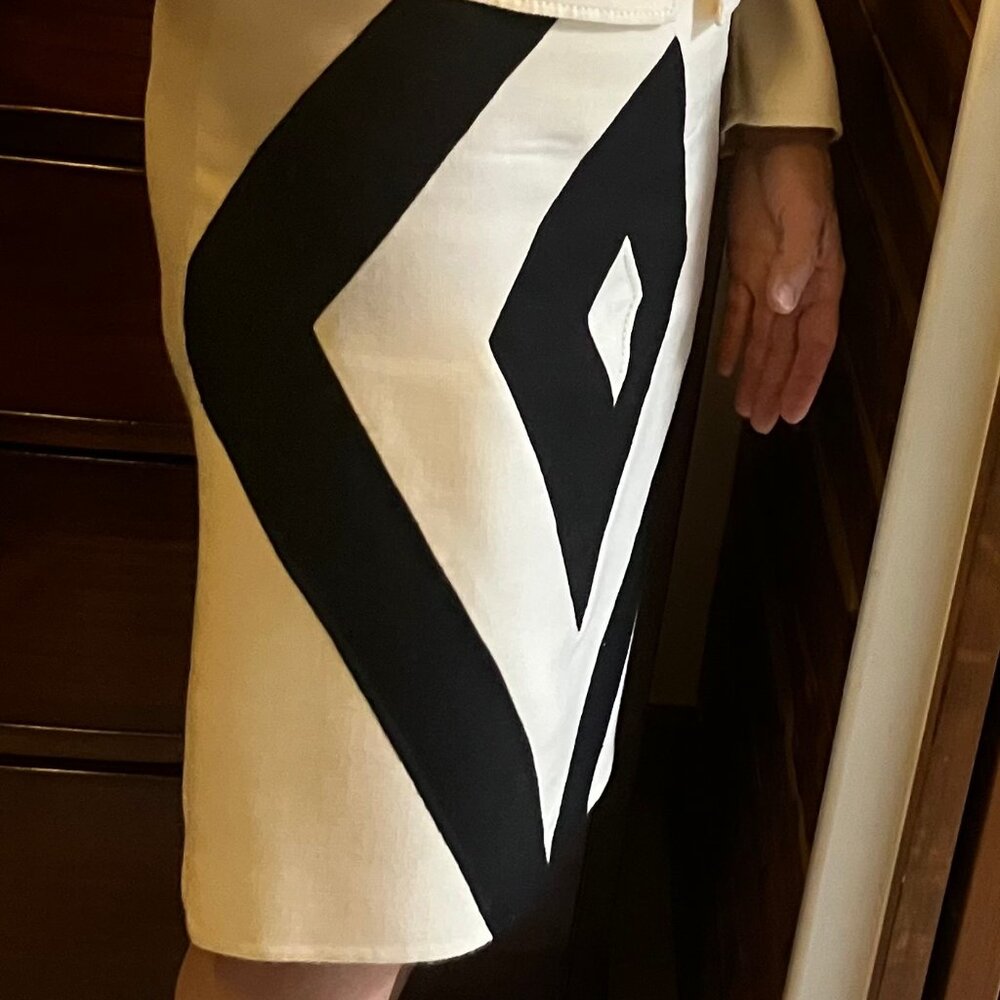 VALENTINO white and black pure wool  2 piece skirt suit size 4